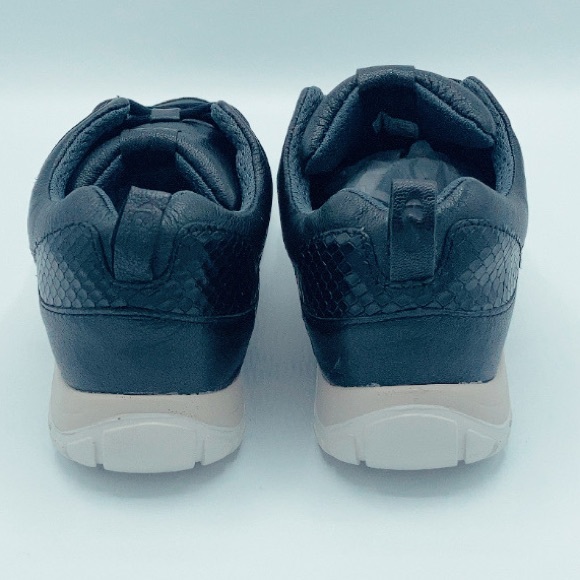 Strive Leather Sneakers NIB - Picture 7 of 14